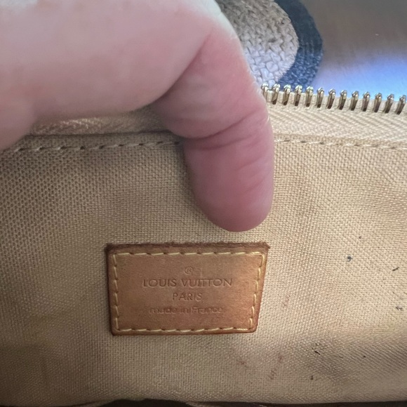 Authentic Louis Vuitton Siracusa MM - Picture 12 of 16